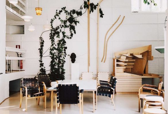 brown-wooden-stools-1451471_zmn